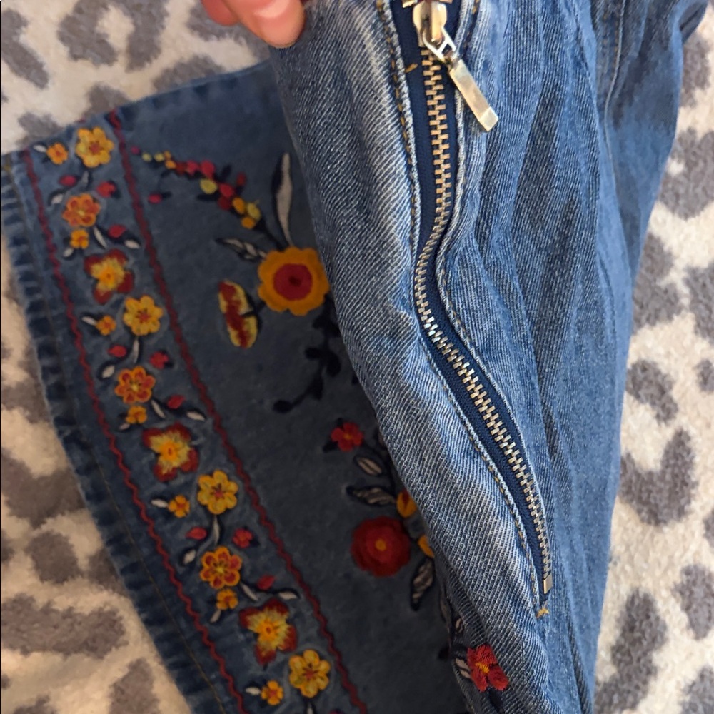 Embroidered Floral Denim Mini Skirt - Picture 4 of 6